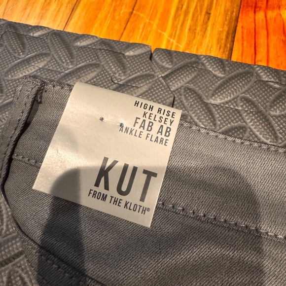 KUT Kelsey Coated Grey High Rise Fab Ab Ankle Flare - Picture 6 of 6